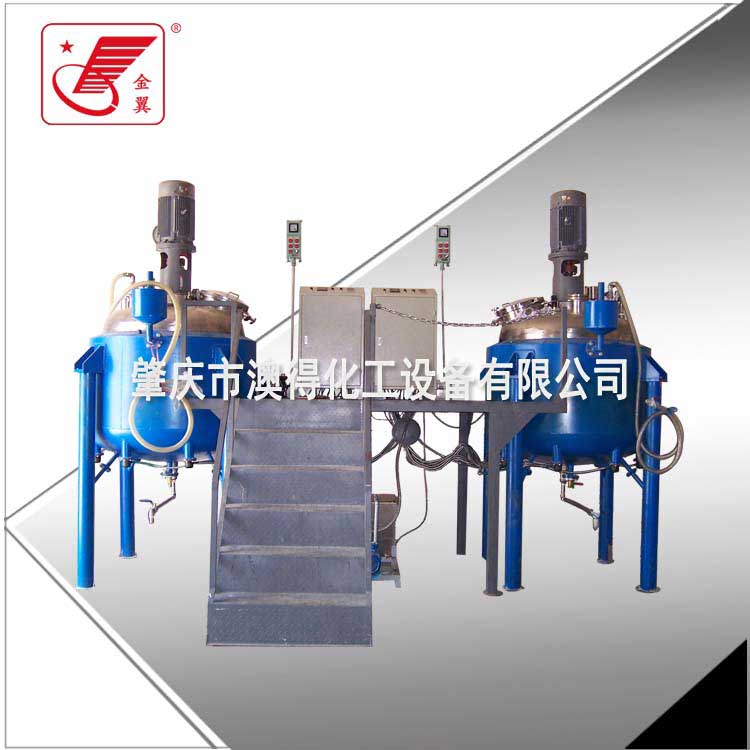 500L不鏽鋼(gāng)電加熱反應釜(fu)